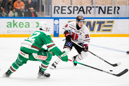 Rögles Filip Barklundoch Örebros Joel Mustonen