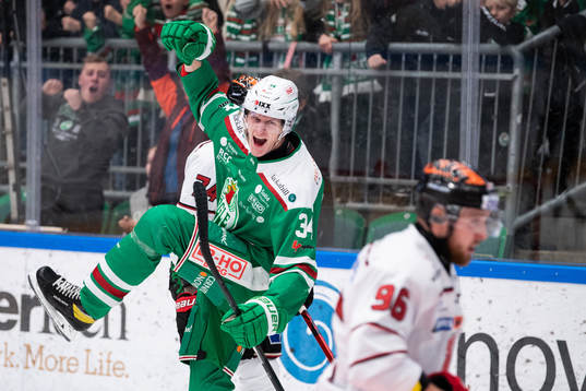 Rögles Adam Edström jublar