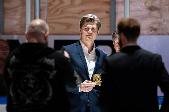 Rögles Erlend Lesund med guldpucken