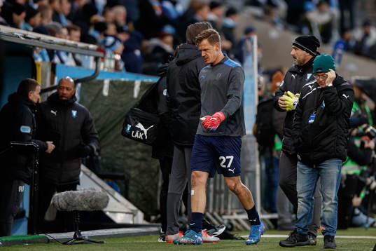 Malmö FFs målvakt Johan Dahlin lämnar uppvärmning
