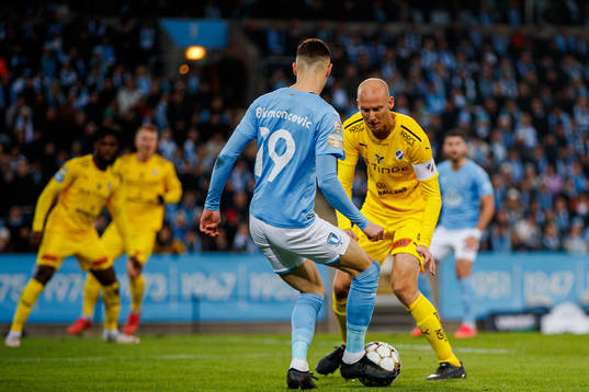 Malmö FFs Veljko Birmancevic och Halmstads Andreas