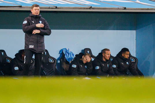 Malmö FFs Oscar Lewicki på bänken
