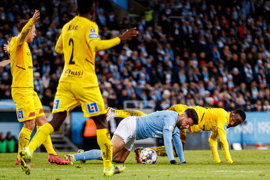 Malmö FFs Erdal Rakip och Halmstads Sadat Karim