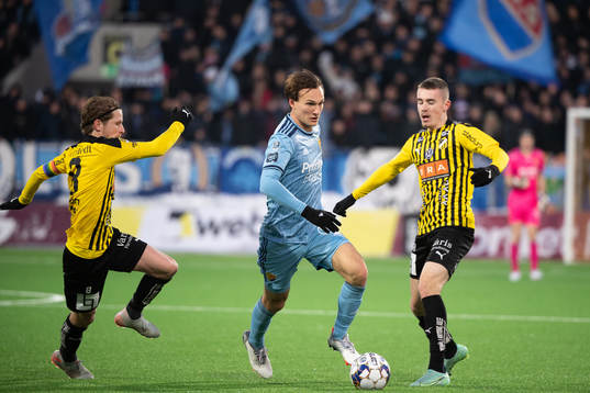 Djurgårdens Hjalmar Ekdal och Häckens Erik Friberg och