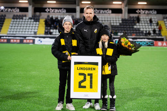 Häckens Rasmus Lindgren  tackas av