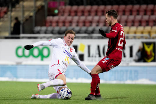 Degerfors Adam Carlén och Östersunds Charlie Colkett