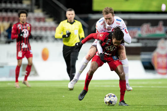 Degerfors Adam Carlén och Östersunds Francis Jno-Baptiste