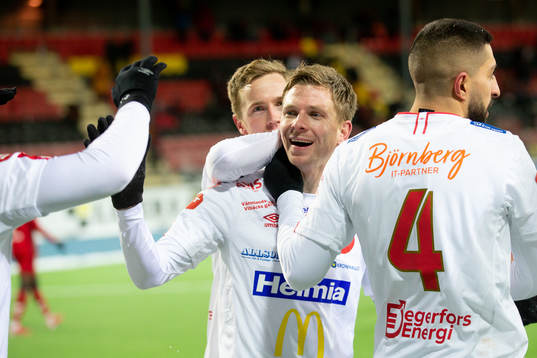 Degerfors Johan Bertilsson jublar