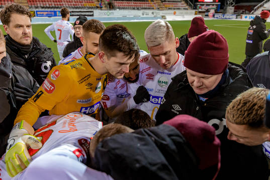 Degerfors väntar på resultatet mellan Malmö FF och