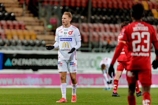 Degerfors Villiam Dahlström reagerarunder fotbollsmatchen