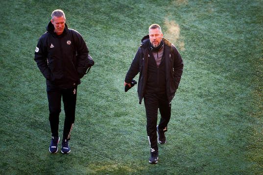 Örebros tränare Marcus Lantz på väg till