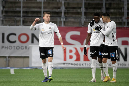 Örebros Jake Larsson jublar