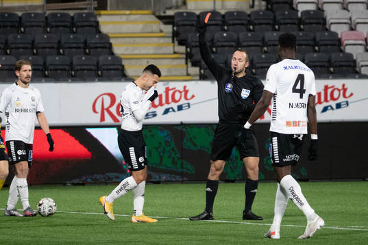 Örebros Jiloan Hamad får rött kort