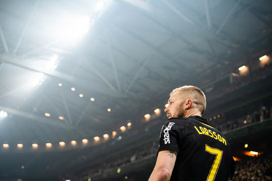 s Sebastian Larsson