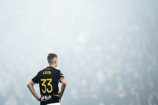 s Mikael Lustig deppar