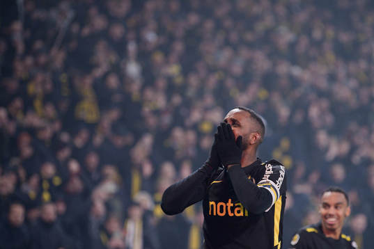s Henok Goitom jublar