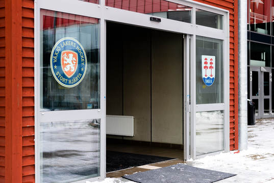 Huvudentré till Vida arena före ishockeymatchen i SHL
