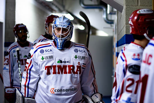 Timrås målvakt Sami Rajaniemi före ishockeymatchen i SHL