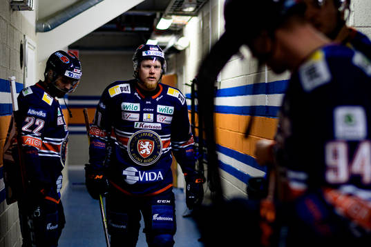 Växjös Ludvig Nilsson före ishockeymatchen i SHL mellan