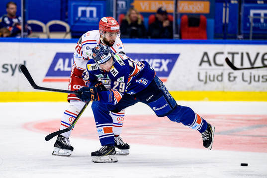 Timrås Robin Hanzl och Växjös Pontus Holmberg