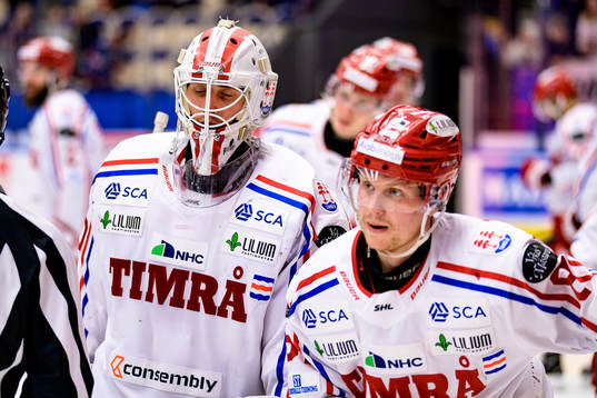 Timrås målvakt Jacob Johansson deppar