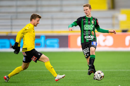 Mjällbys Joel Nilsson och Varbergs Alexander Johansson