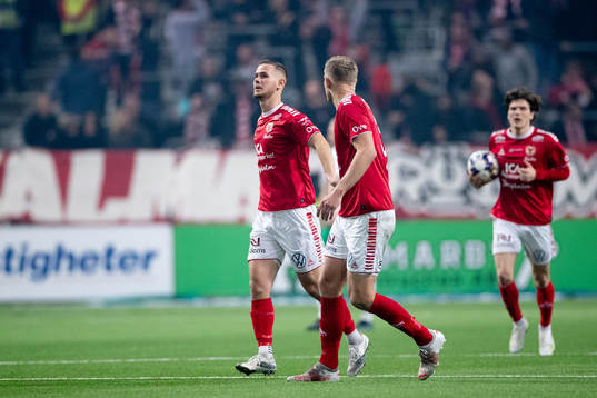 Kalmars Erik Israelsson jublar