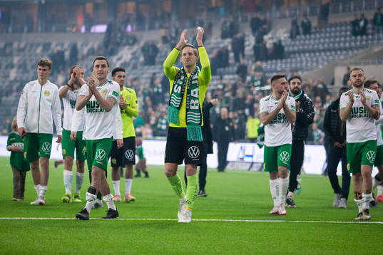Hammarbys målvakt David Ousted jublar