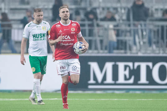 Kalmars Jonathan Ring jublar