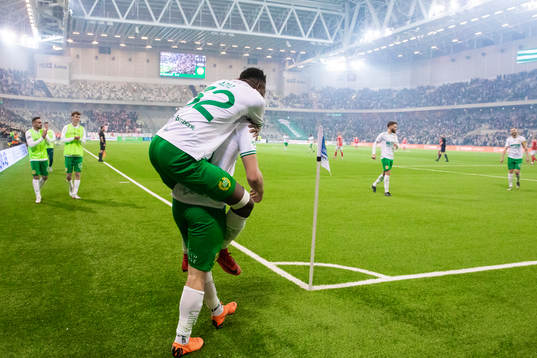 Hammarbys Astrit Selmani och Aziz Mohammed Ouattara jublar