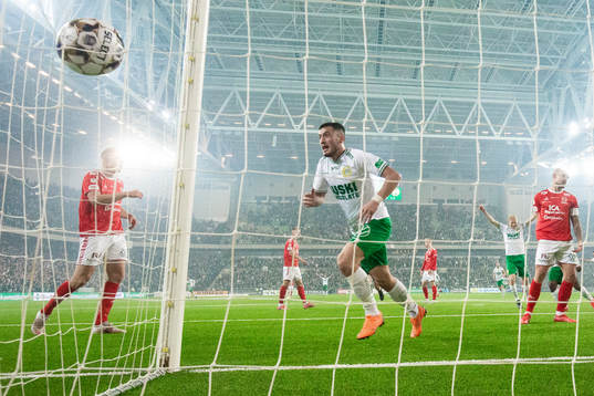 Hammarbys Astrit Selmani jublar