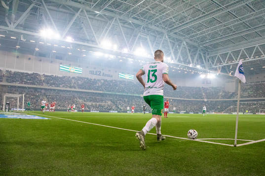 Hammarbys Mads Fenger med en hörna