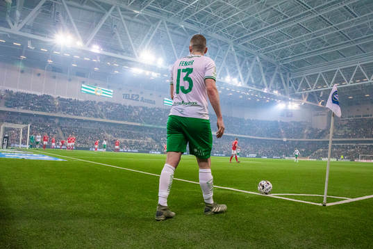 Hammarbys Mads Fenger med en hörna
