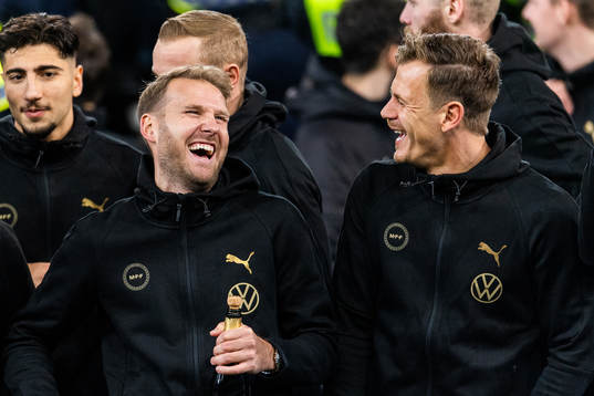 Malmö FFs Ola Toivonen och målvakt Johan Dahlin jublar