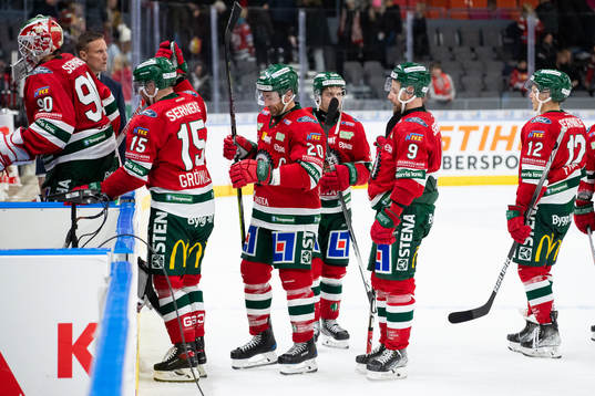 Frölundas spelare deppar och lämnar isen