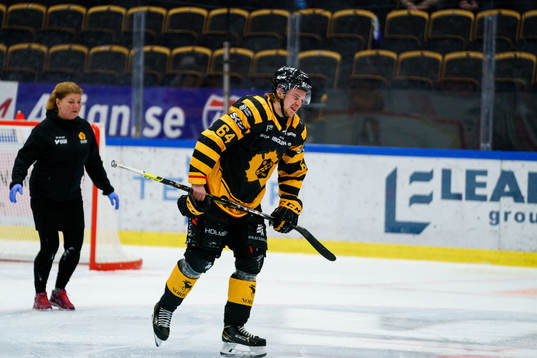 Skellefteås Jonathan Pudas lämnar isen