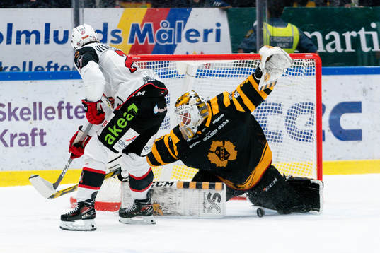 Malmö Redhawks Ponthus Westerholm missar en straff på