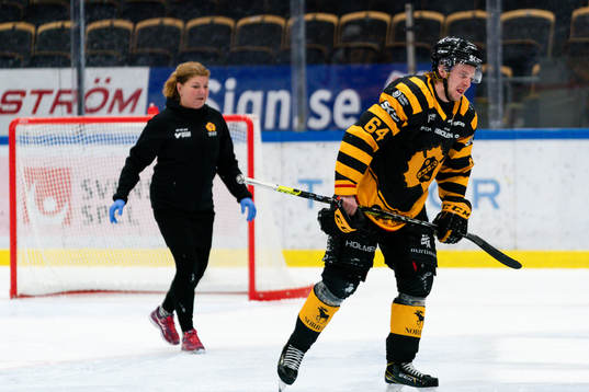 Skellefteås Jonathan Pudas och lagläkare Karin Granberg