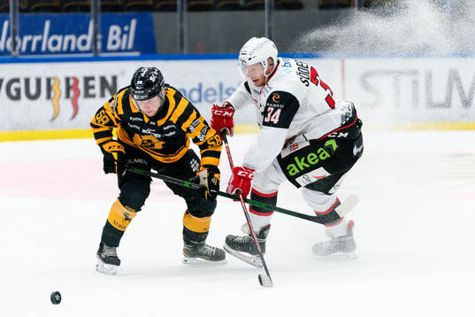 Skellefteås Oskar Nilsson och Malmö Redhawks Carl