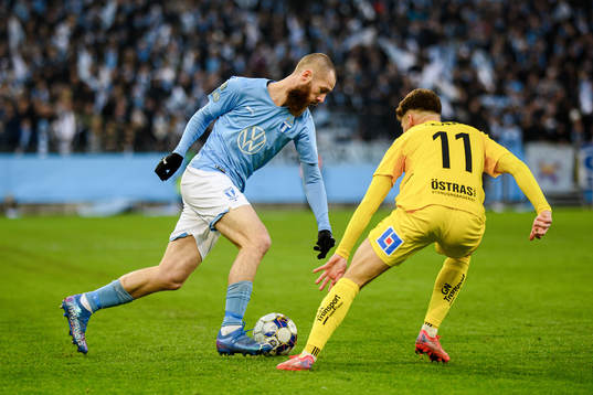 Malmö FFs Jo Inge Berget och Halmstads Samuel Kroon