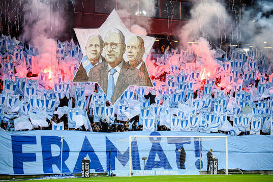Malmö FFs supportrar med tifo