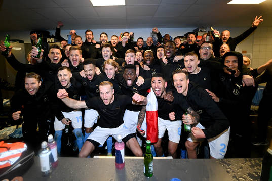 Malmö FFs spelare jublar i omklädningsrummet