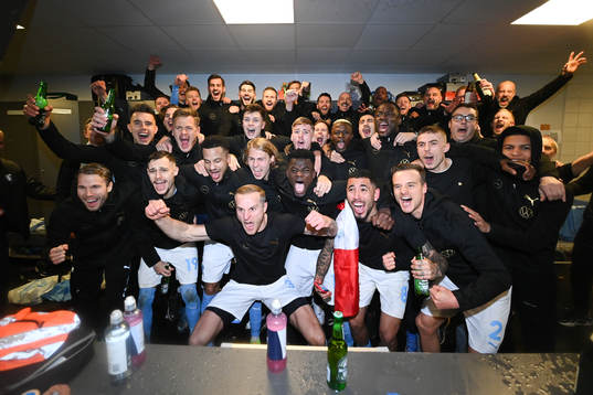 Malmö FFs spelare jublar i omklädningsrummet