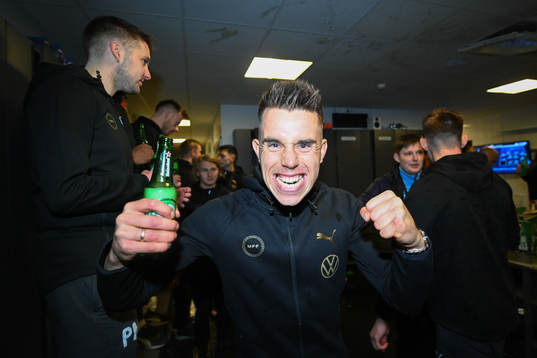 Malmö FFs Jonas Knudsen jublar i omklädningsrummet