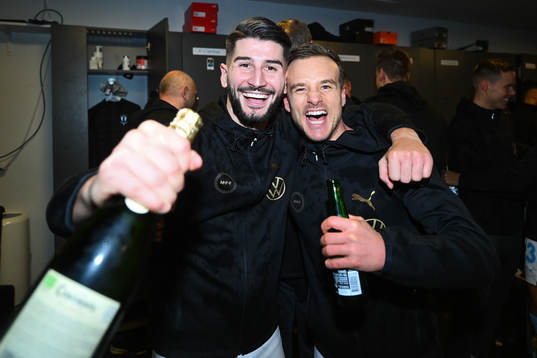 Antonio Colak och Eric Larsson jublar