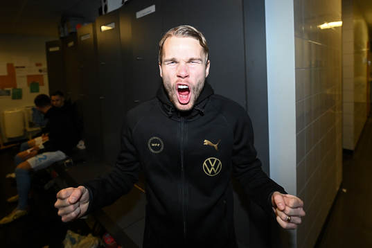 Malmö FFs  Oscar Lewicki jublar i omklädningsrummet