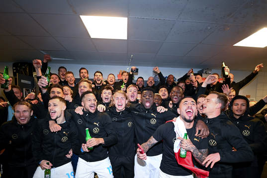 Malmö FFs  spelare jublar i omklädningsrummet