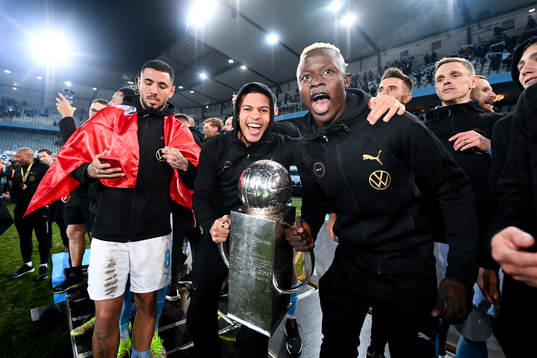 Malmö FFs Sergio Pena , Romain Gall och Bonke Innocent