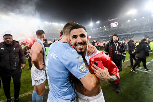 Malmö FFs Niklas Moisander och Sergio Pena jublar