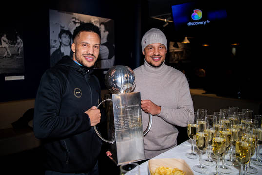 Malmö FFs Martin Olsson och brodern Marcus Olsson jublar
